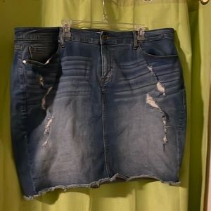Stretch distressed plus size mini skirt